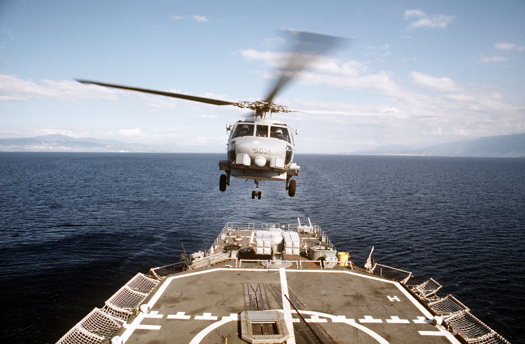 An SH-60B Seahawk helicopter of Light Helicopter Squadron 38 (HSL-38 ...