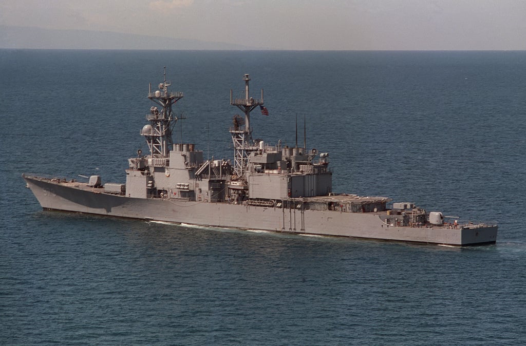 a-port-quarter-view-of-the-destroyer-uss-conolly-dd-979-underway-off