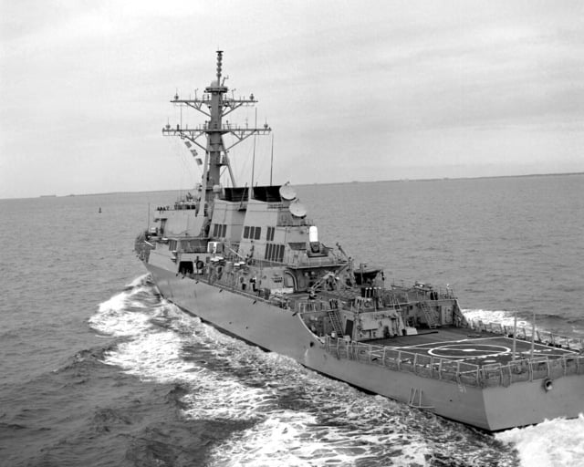 A port quarter view of the guided missile destroyer USS ARLEIGH BURKE ...