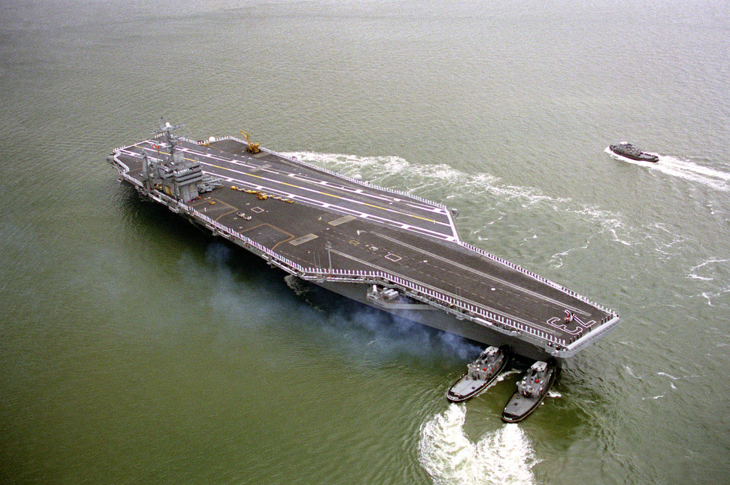 A starboard bow view of the nuclear-powered aircraft carrier USS GEORGE ...