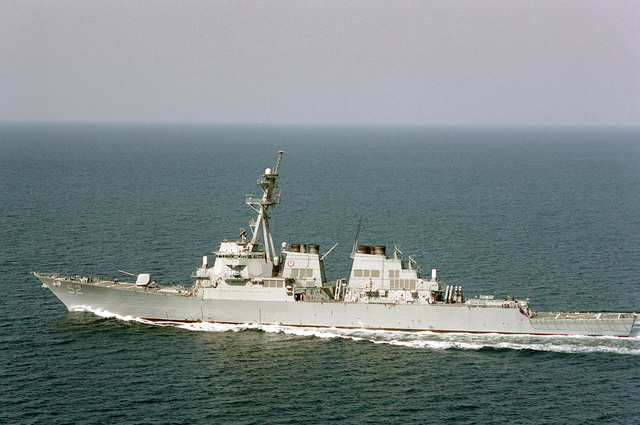 Port beam view of the guided missile destroyer USS BARRY (DDG-52 ...