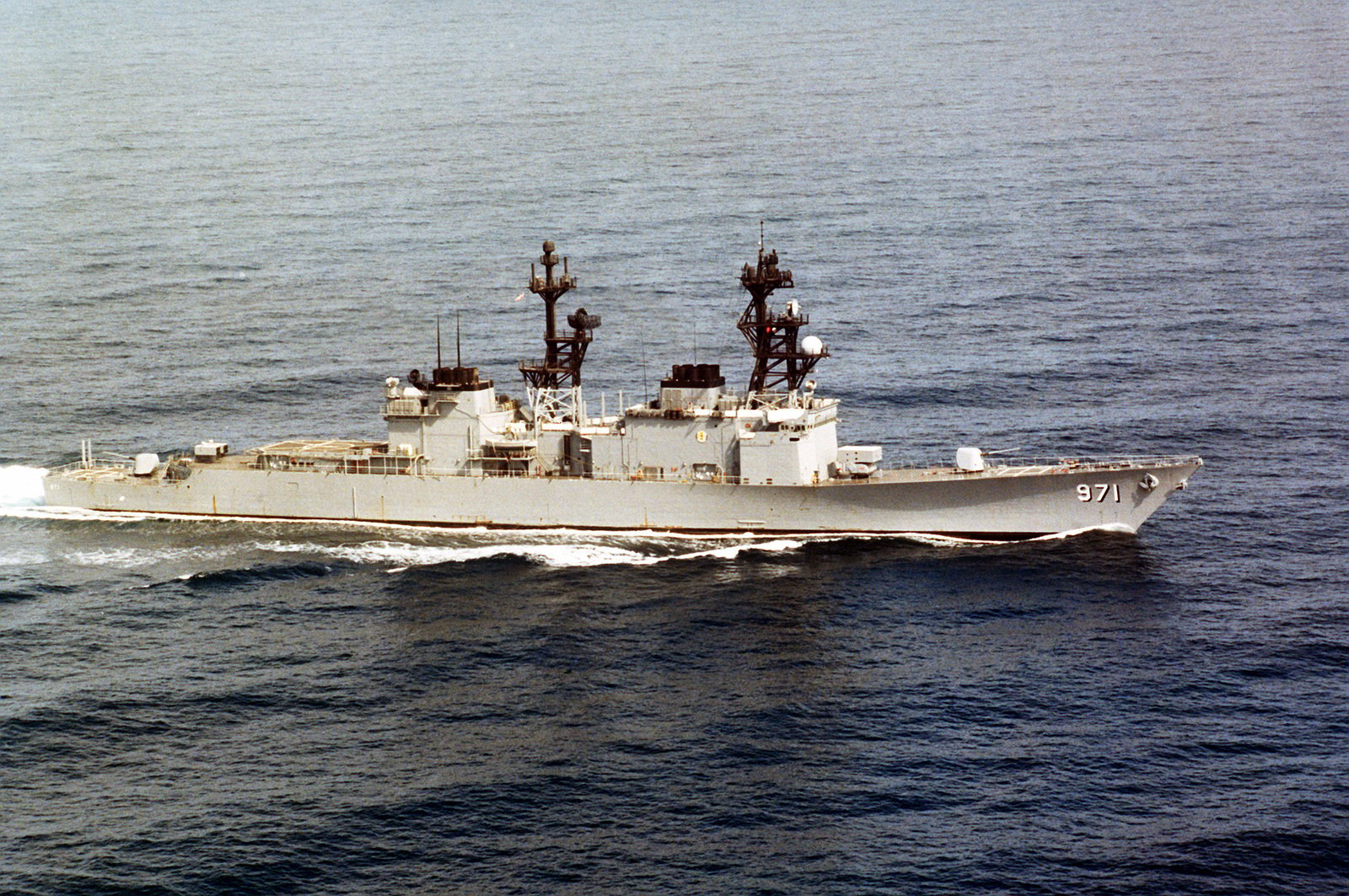 Aerial starboard beam view of the Spruance class destroyer USS DAIVD R ...