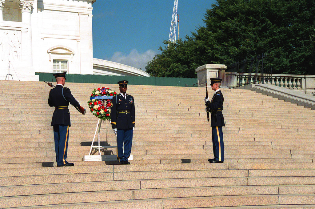 A view of the wreath laying ceremony at the Tomb of the Unknown ...