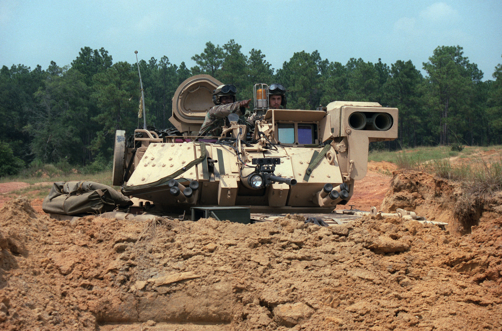 u.s. army tank modern bradley
