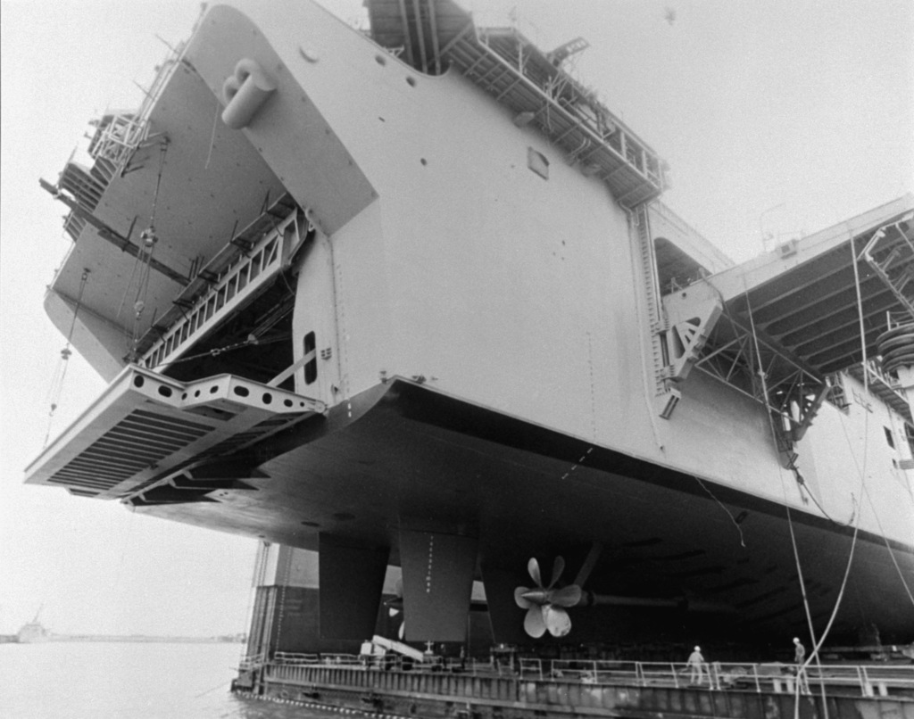 Underside view of the stern of the amphibious assault ship Bataan (LHD