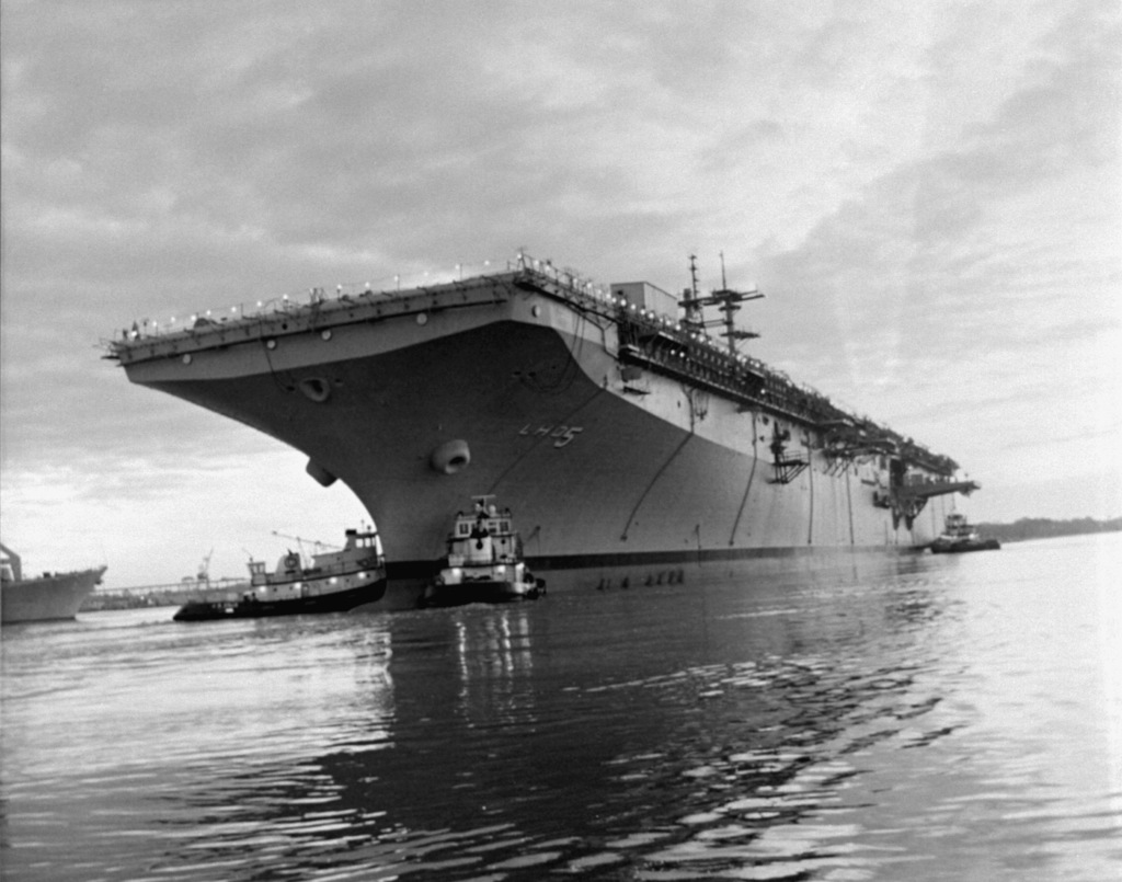 A port bow view of the amphibious assault ship Bataan (LHD-5) being