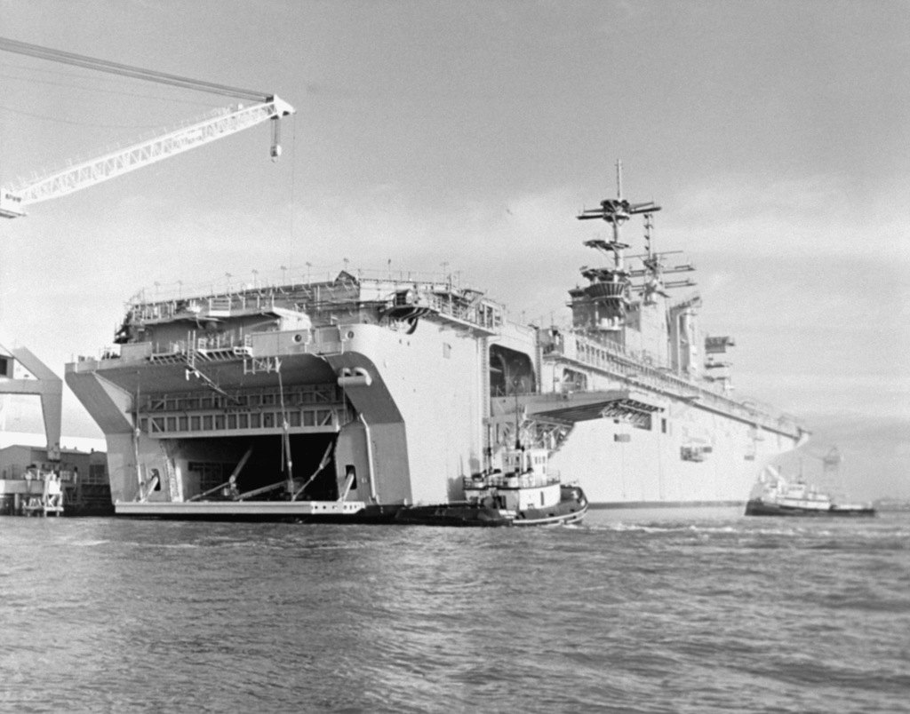 Low port quarter view of the amphibious assault ship Bataan (LHD-5