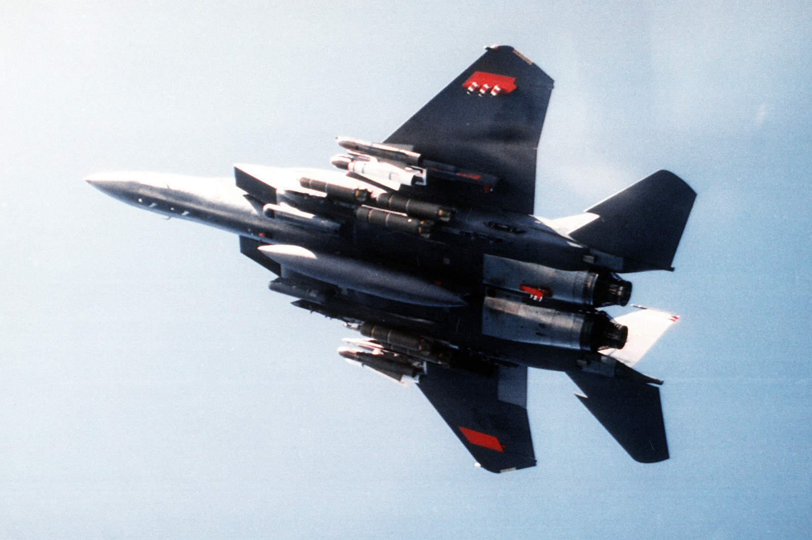air-to-air-view-of-cbu-89agm-65-maverick-air-to-surface-missiles-on-an-f-15e-39f18b-1600.jpg