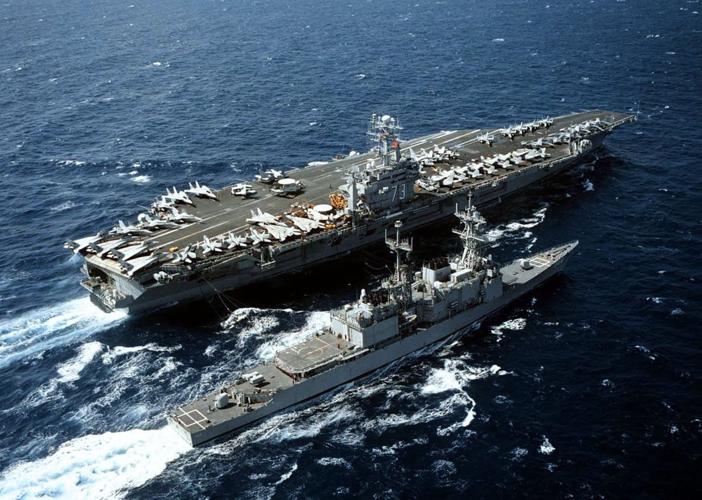 The US Navy's nuclear powered aircraft carrier USS GEORGE WASHINGTON ...