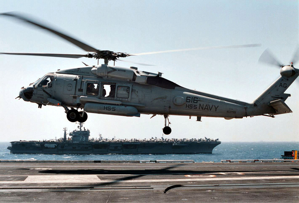 Hs 5. Вертолет sh-60 Seahawk. Sh-60. Палубный вертолёт sh60. Sh-60 Seahawk изнутри.