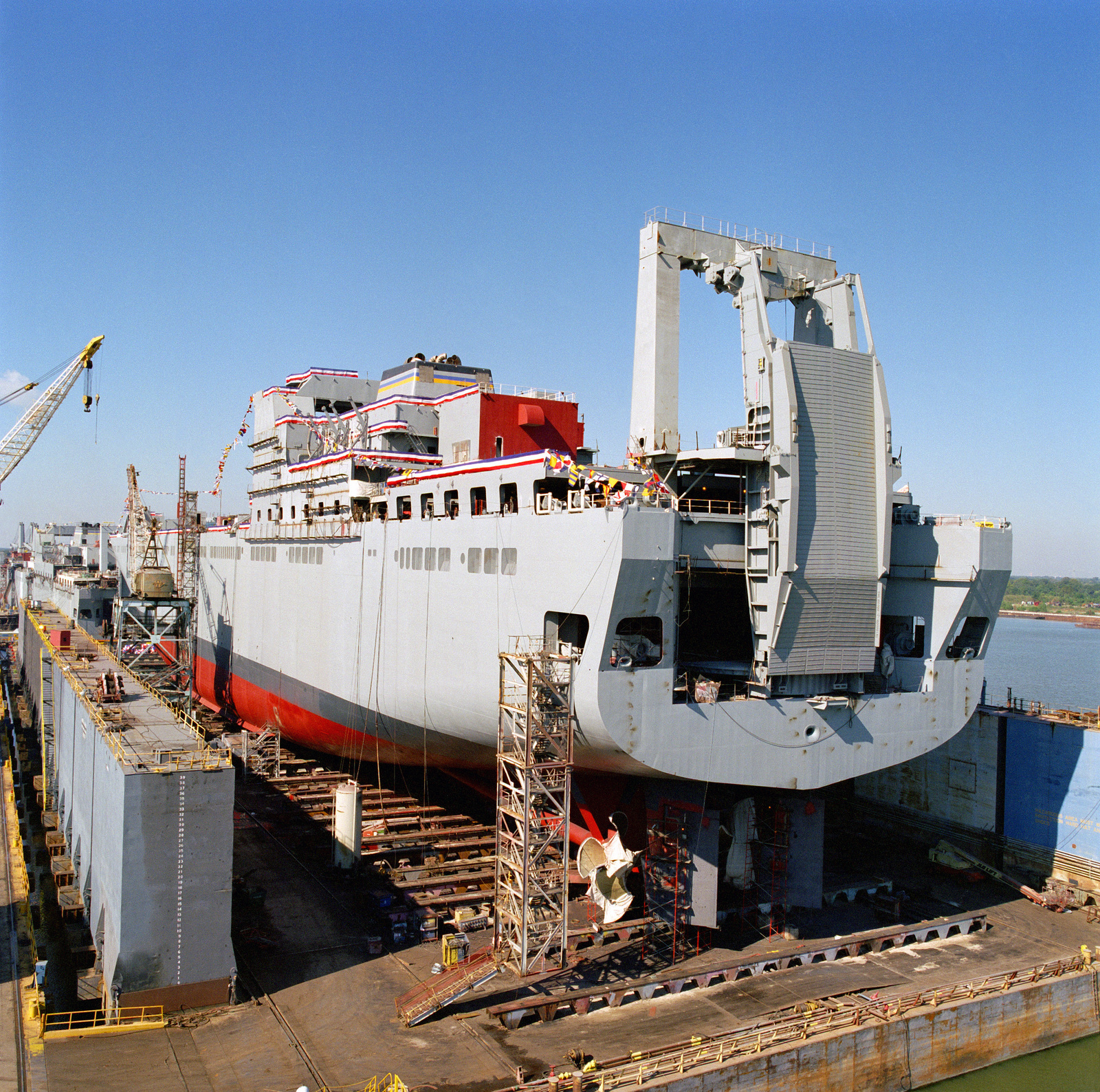 starboard-quarter-view-of-the-military-sealift-command-mssc-strategic