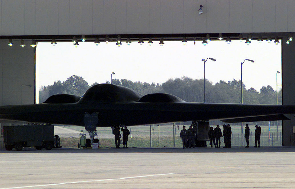 Die Besatzung Einer B-2 Spirit, Tarnkappenbomber, Vom 509th Bomb Wing ...