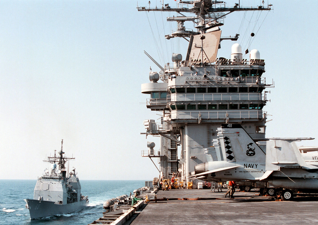 Type of ships. Ракетный крейсера - "Нормандия". USS Normandy (CG-60). Авианосец с покрышками. Корабль США "Джордж Вашингтон", CVN-73 фото.