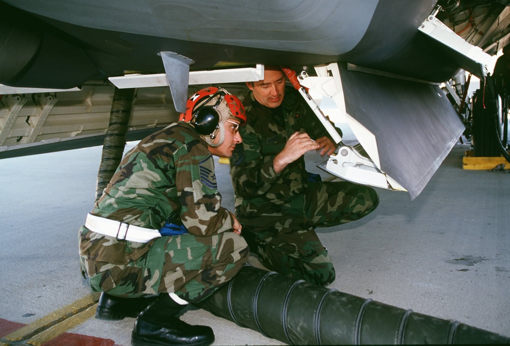 US Air Force MASTER Sergeants Tom Diaz And Mark Rediker, Armament ...