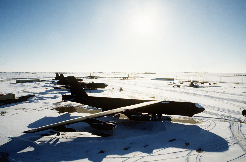 Video Inside A B-52 Flying A Nuclear Alert Training Mission Provides A Rare  View Of The Pilots' Thermal Flash Protective Goggles - The Aviationist