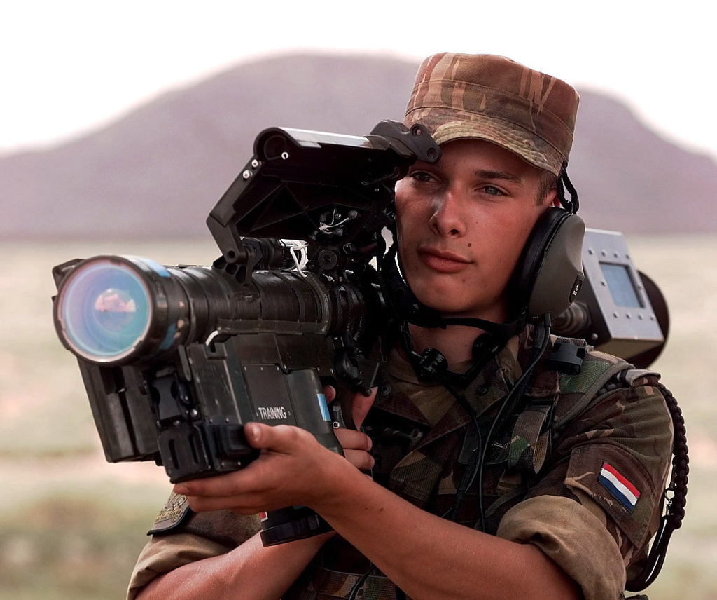 https://cdn10.picryl.com/photo/1999/06/21/corporal-alex-craner-from-the-dutch-stinger-platoon-bravo-company-takes-aim-9dc706-1024.jpg
