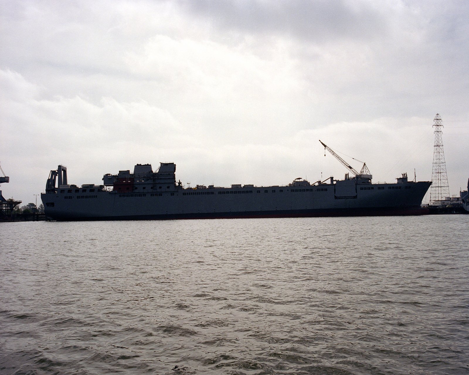 Steuerbordstrahlansicht Des Fast-Sealift-Schiffs USNS PILILAAU (T-AKR ...