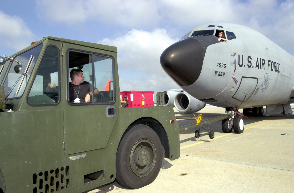 Tow vehicles. Tow aircraft. Aircraft Towing. Zugfahrzeug. Nick's Towing.