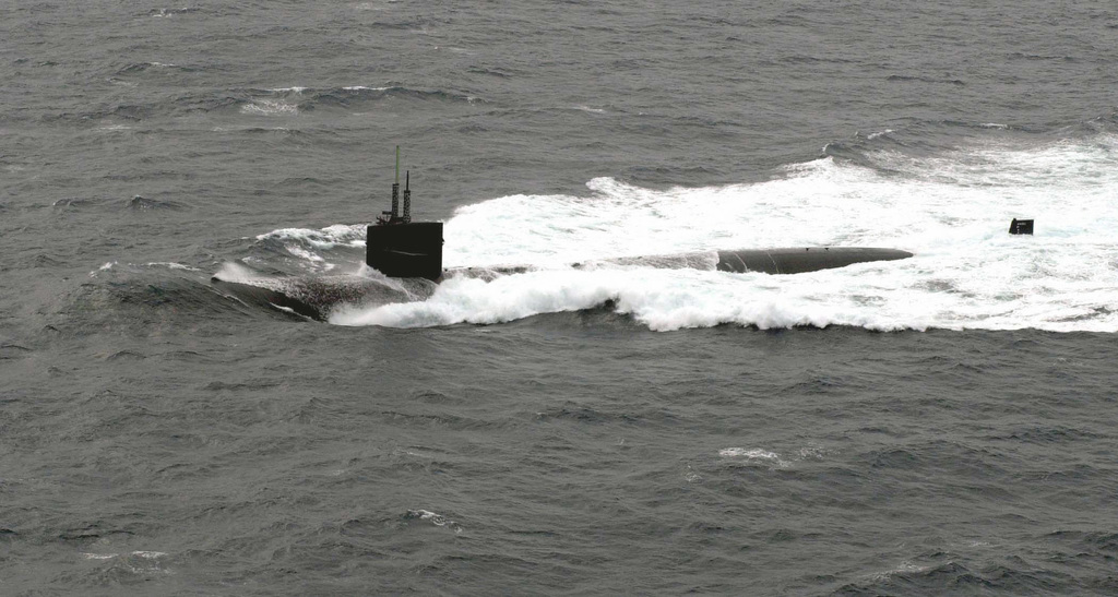 A starboard side view of the USS LOS ANGELES (SSN 688), underway in the ...