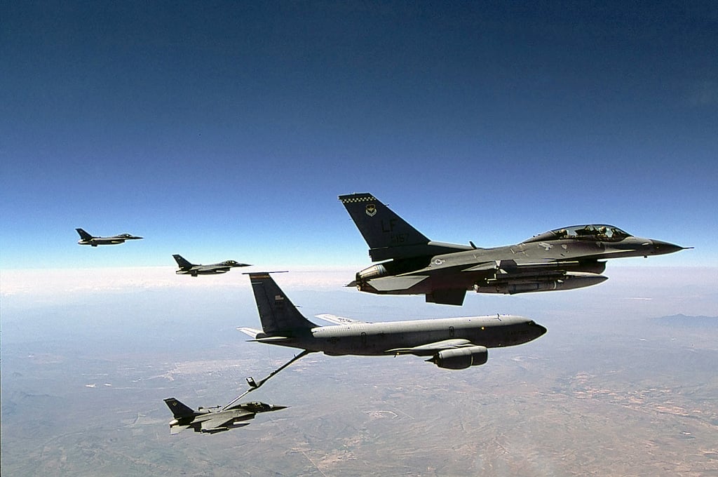 F-16 Fighting Falcons, In The Background Are Two F-16cs, On The Boom 