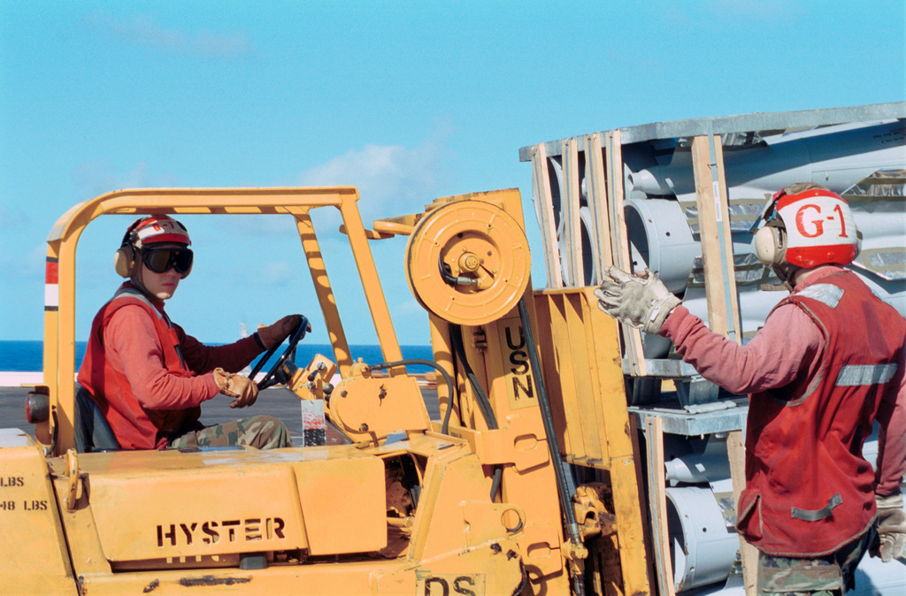 File:US Navy 091211-N-9584H-199 Equipment Operator 1st Class Bryan