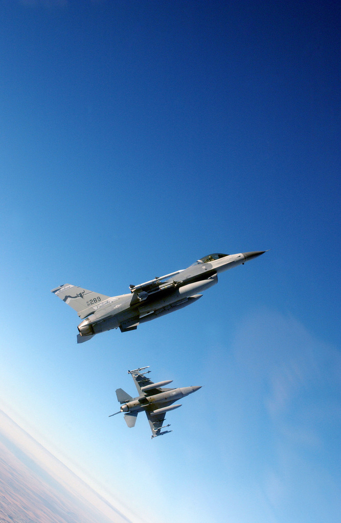 Air-to-air right side view of an F-16A Fighting Falcon aircraft from ...