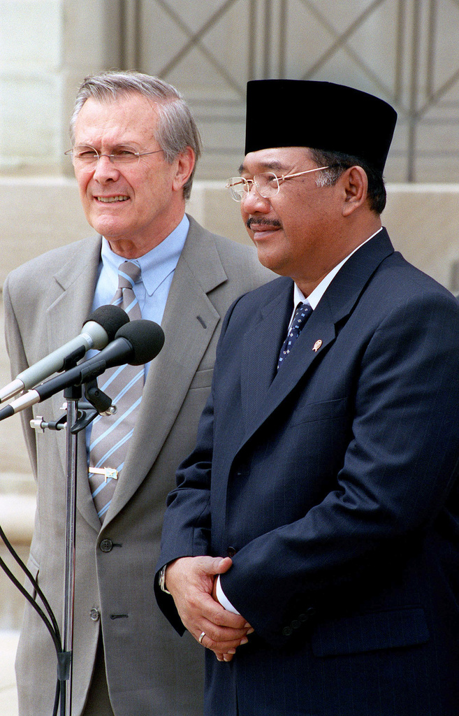 File:The Honorable Donald H. Rumsfeld (right), U.S. Secretary of