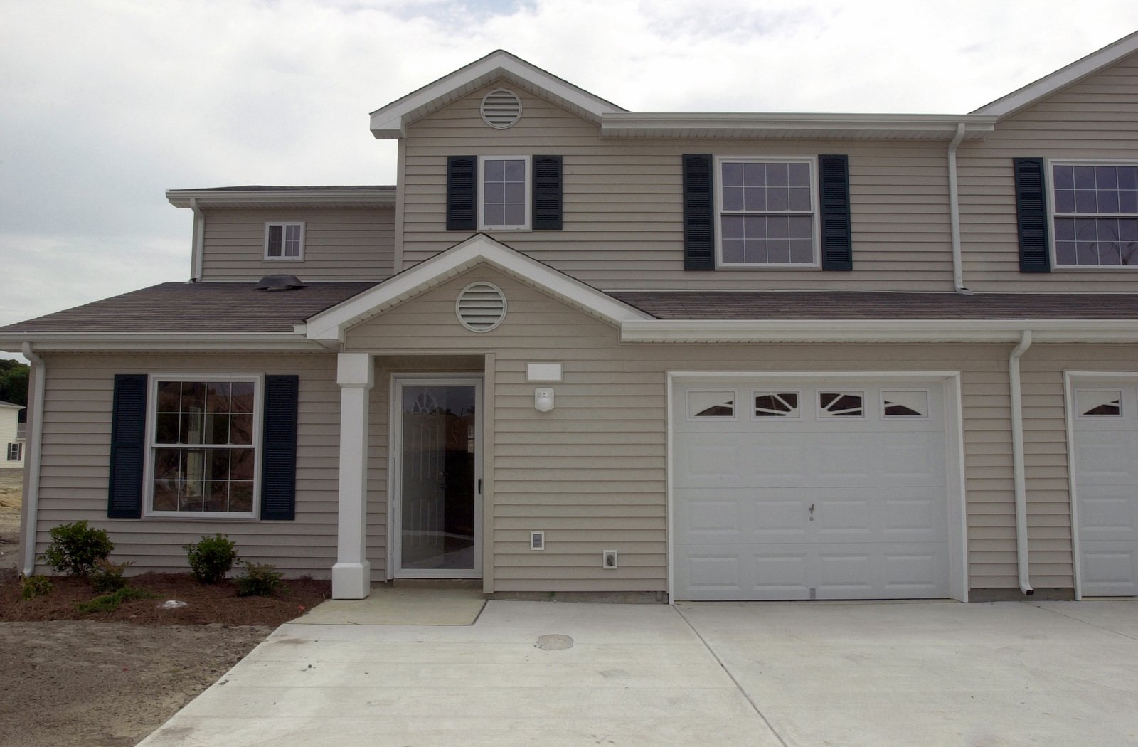 Newly constructed base housing nears completion, Marine Corps Base (MCB ...