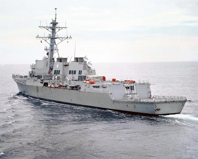 Port quarter stern view of the US Navy (USN) ARLEIGH BURKE CLASS ...