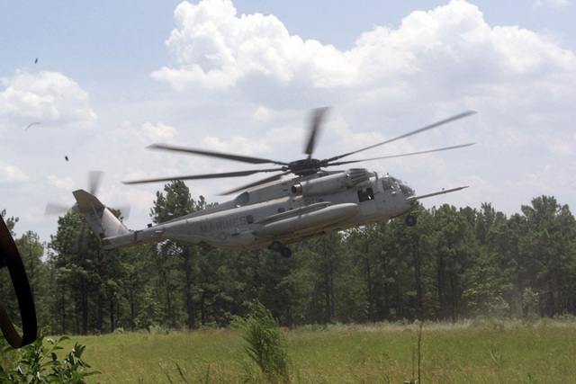 A CH-53E Super Stallion Helicopter From Marine Heavy Helicopter ...