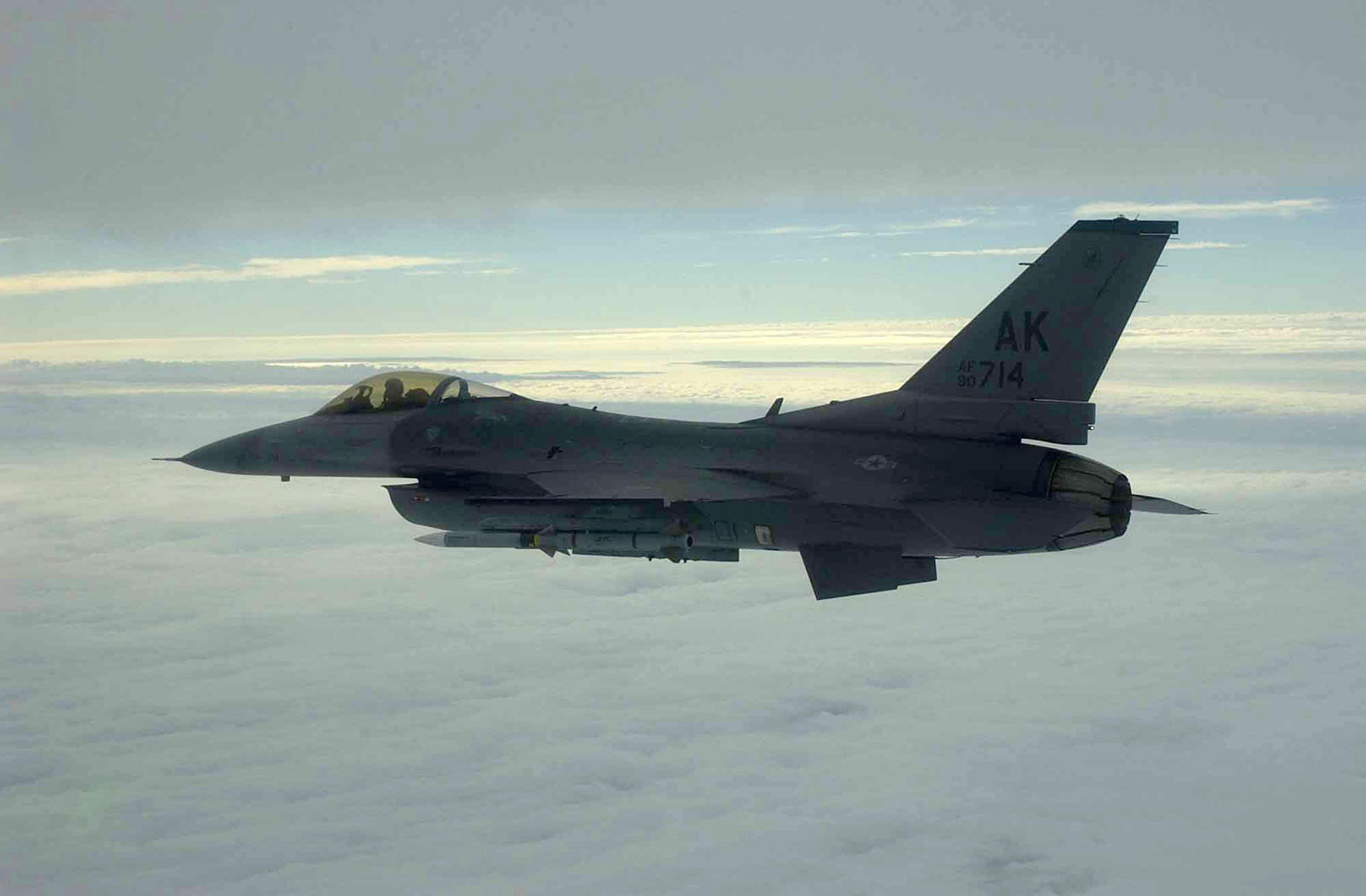 An US Air Force (USAF) F-16C Fighting Falcon aircraft assigned to the ...