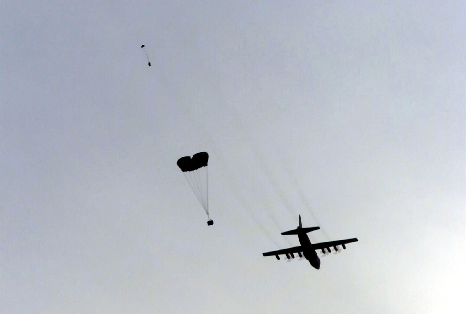 A US Marine Corps (USMC) KC-130 Hercules multi-role cargo aircraft ...