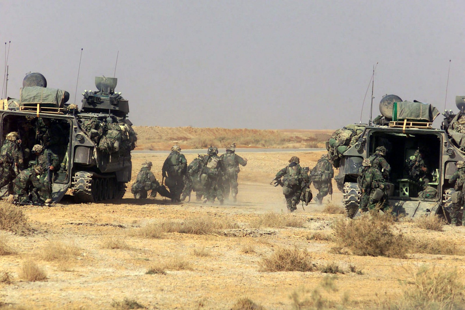 US Marine Corps (USMC) troops with Charlie Company, 1ST Battalion, 5th ...