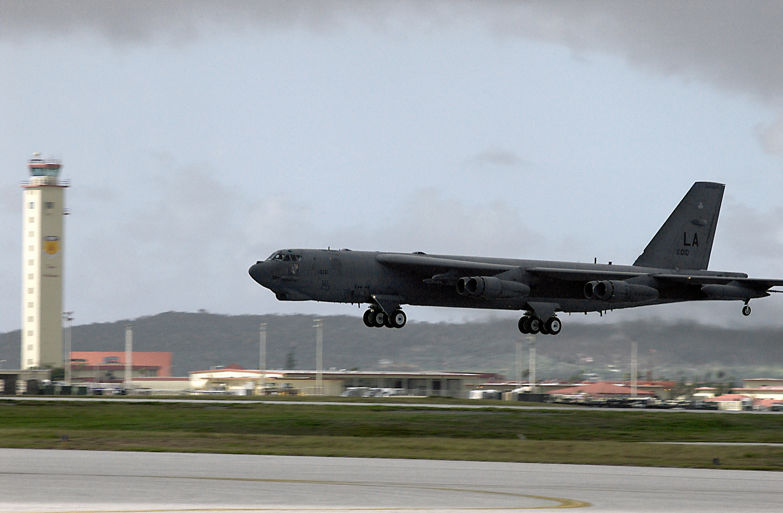 A US Air Force (USAF) B-52 Stratofortress Bomber Deployed From ...