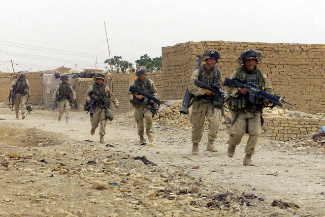 Armed With Colt 556mm M16a2 Assault Rifles Us Marine Corps Usmc Troops From Charlie Company 2540