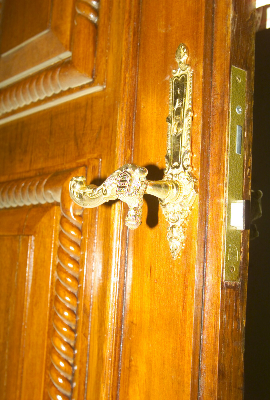 Close Up Of A Gold Door Handle Found Inside One Of Saddam Hussein S Palaces In Baghdad During Operation Iraqi Freedom Nara Dvids Public Domain Archive Public Domain Search