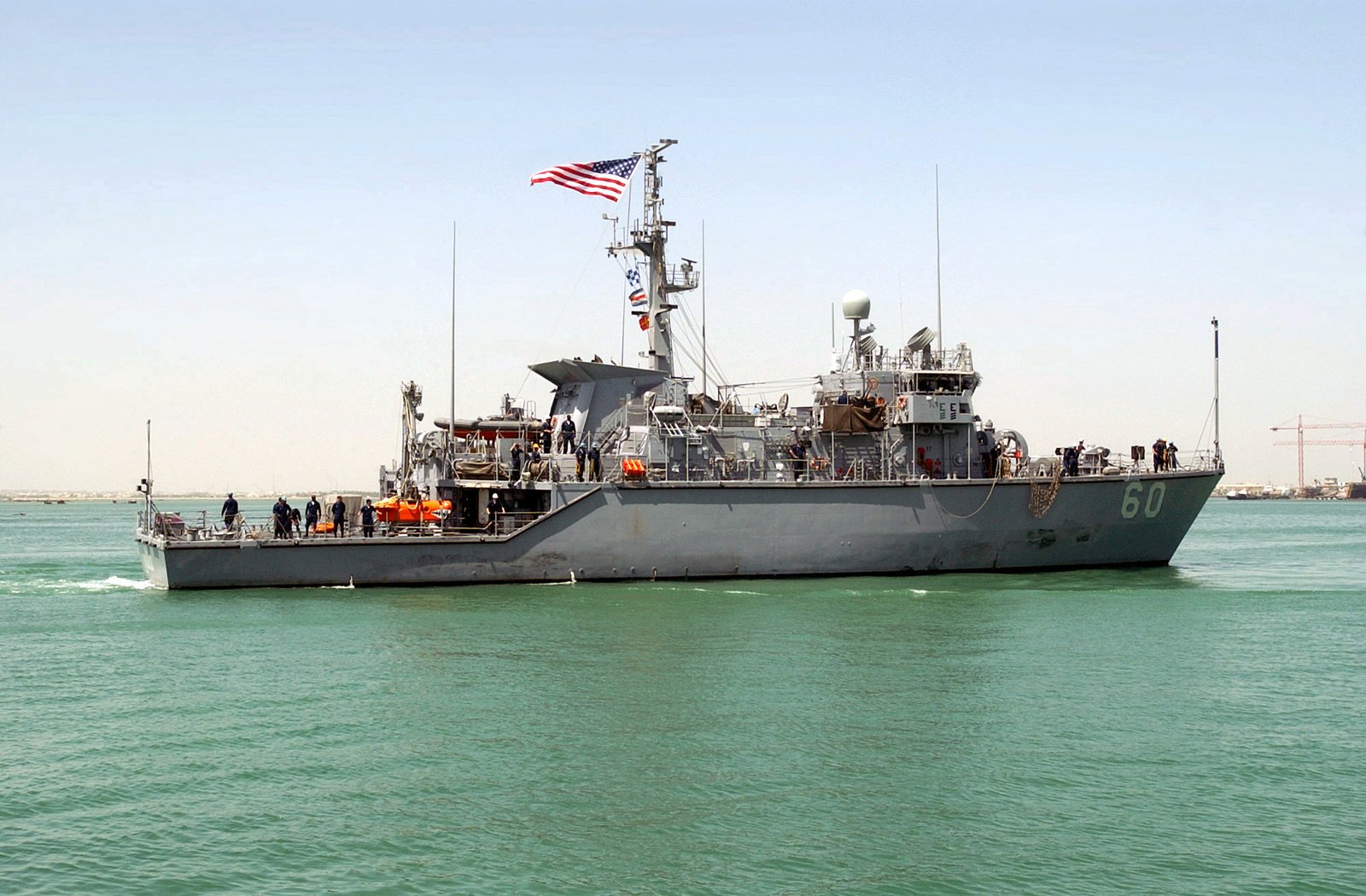 Starboard side view of the US Navy (USN) OSPREY CLASS (MINEHUNTER