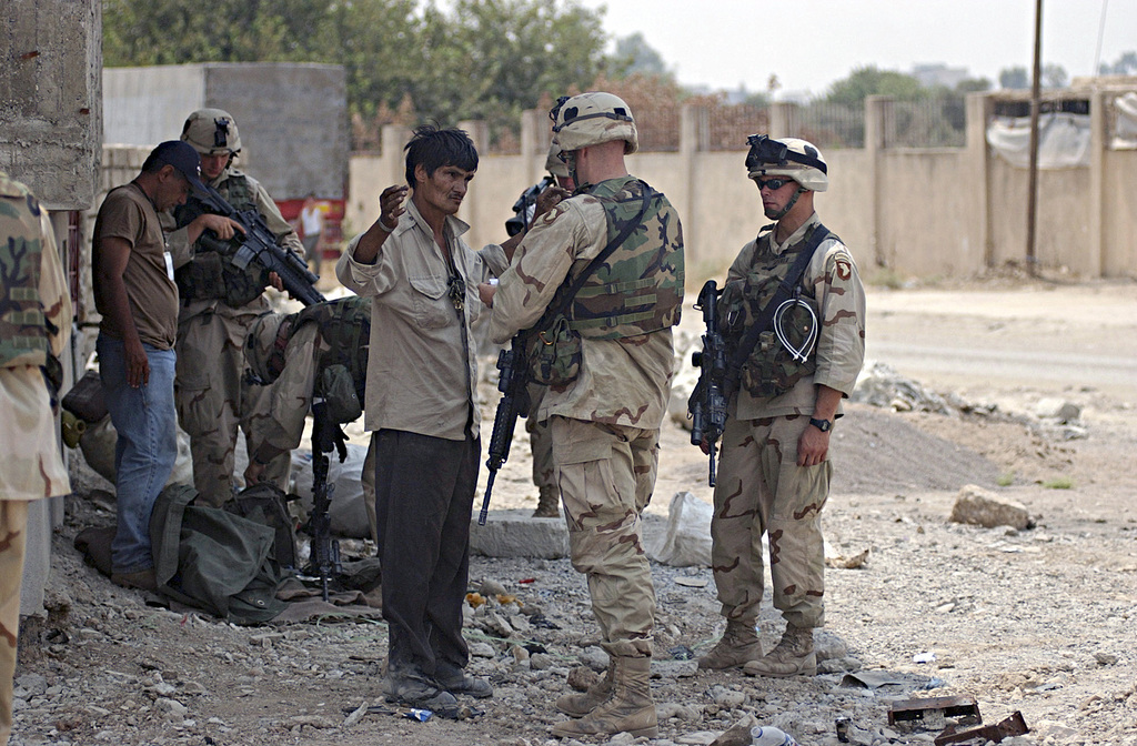 US Army (USA) Soldiers Assigned To The 101st Airborne Division Question ...