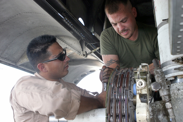 Us Marine Corps Reserve Usmcr Lance Corporal Lcpl Robert Gomez Left And Corporal Cpl 7430