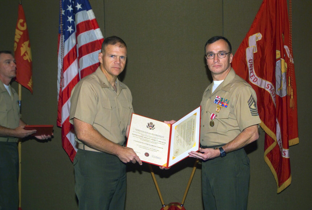 US Marine Corps (USMC) MASTER GUNNERY Sergeant (MGYSGT) Stephen W ...