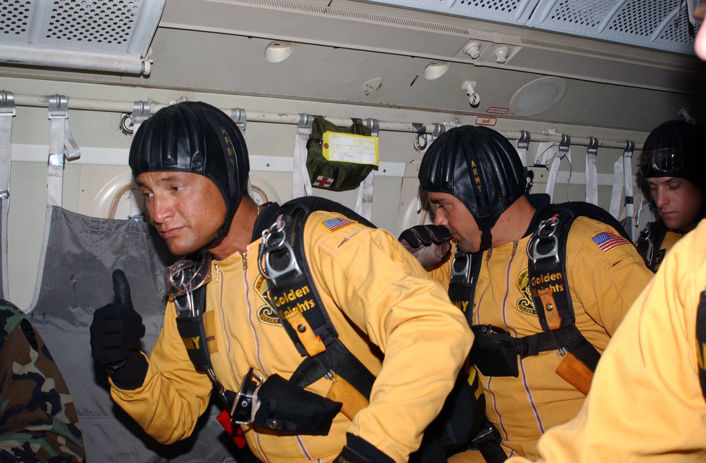 Us Army Parachute Team