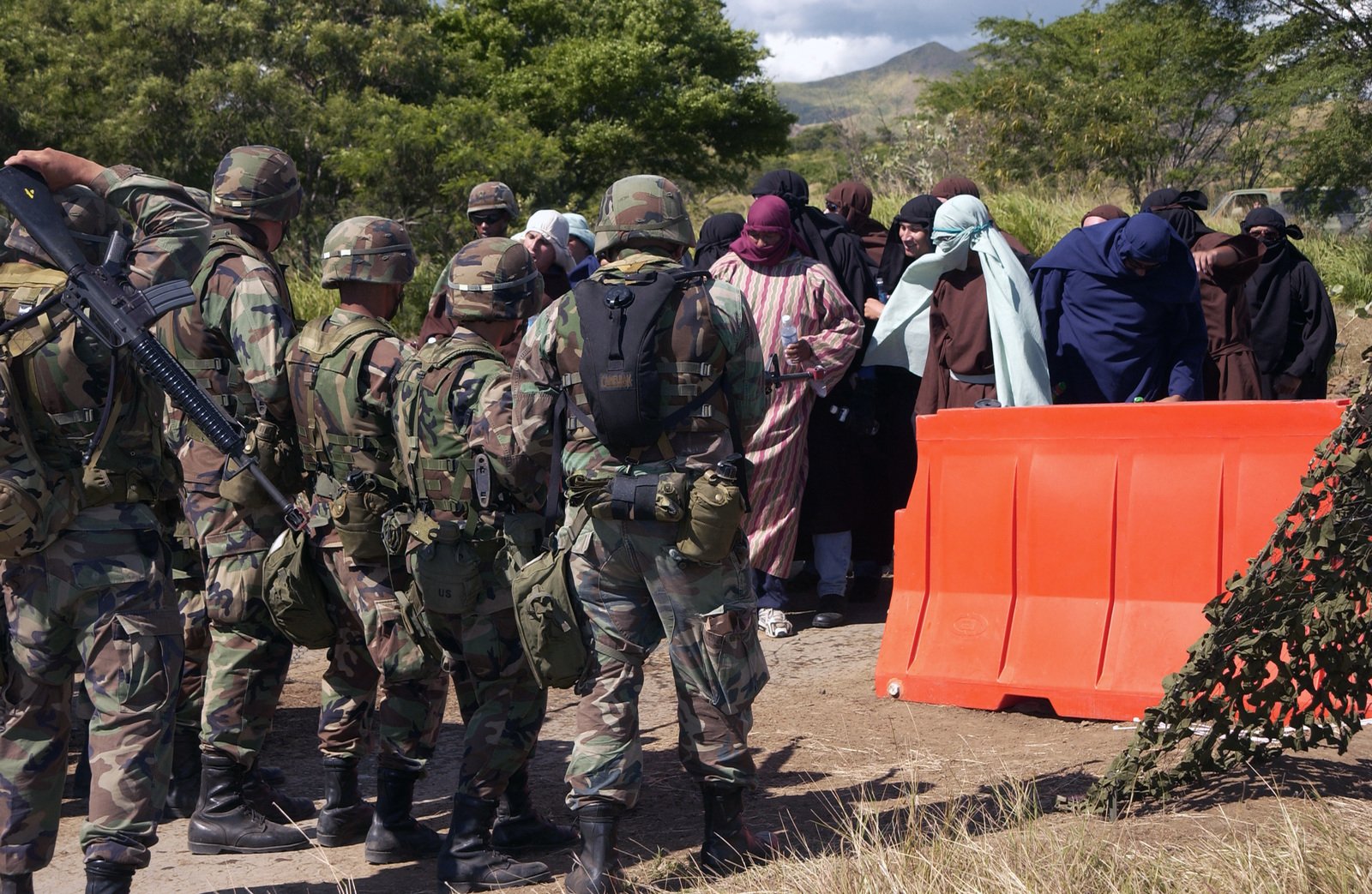 U S Army Soldiers From The 125th Military Police Battalion Puerto 