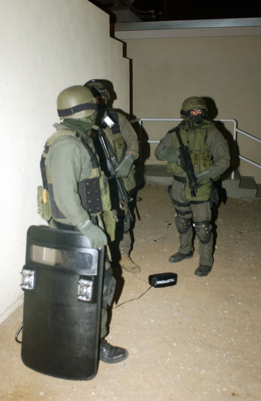 Us Marine Corps (Usmc) Military Police (Mp) Assigned To The Special  Reaction Team (Srt), Assemble With Weapons And Gear, Before Attempting An  Assault On The Hostage Takers During A Simulated Bank Robbery
