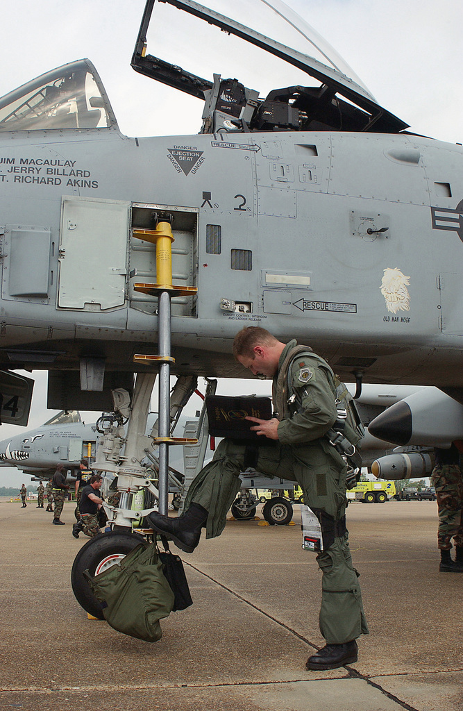 DVIDS - Images - Australian Air Force cadets tour U.S. and Australian  aircraft [Image 8 of 8]