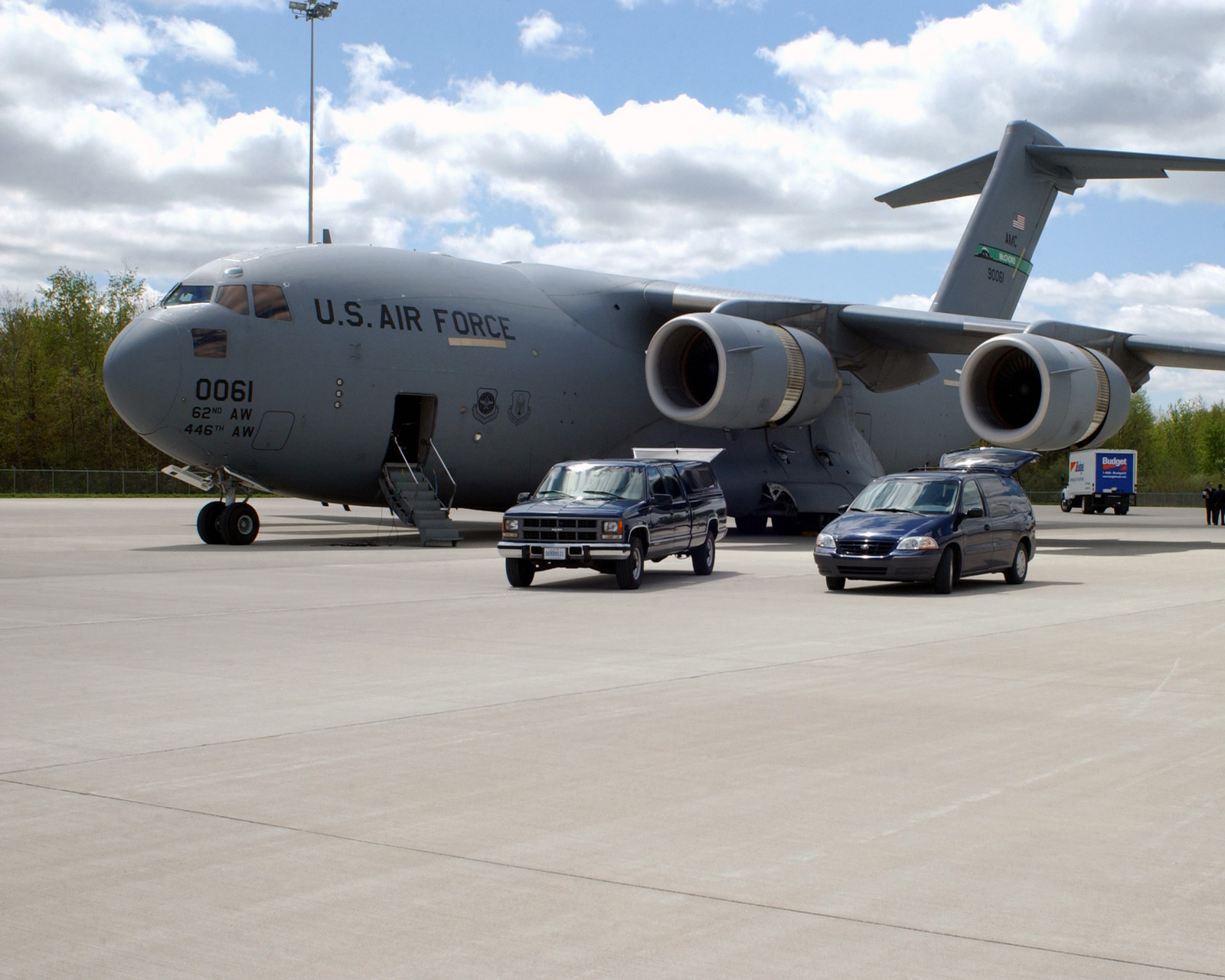 C 17. Американский грузовой самолет c17 Globemaster. C17 Cargo plane. C 17 Cargo. C17 двухдвигательный.