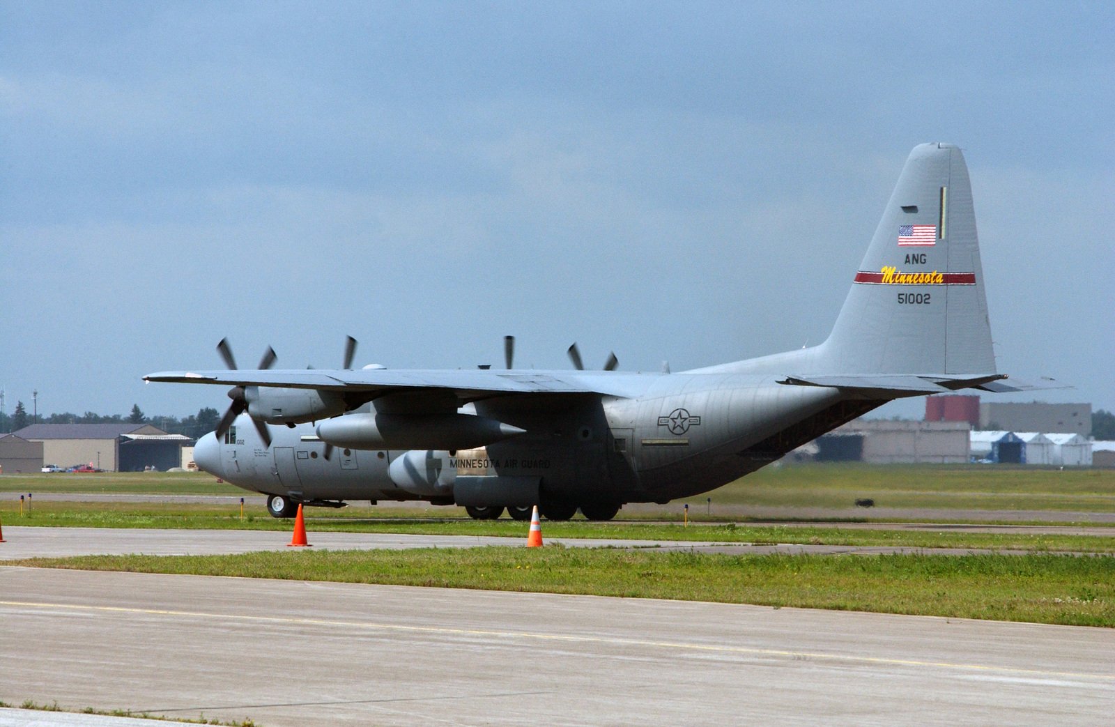 A Minnesota Air National Guard C-130 Hercules, 133rd Airlift Wing ...