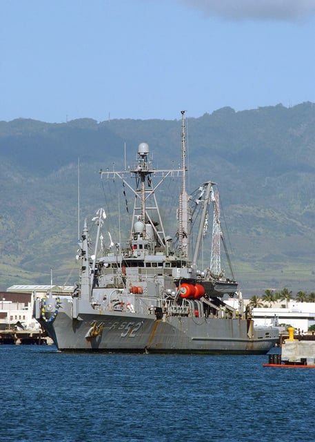 A port bow view of the US Navy (USN) Safeguard Class: Salvage Ship USS ...