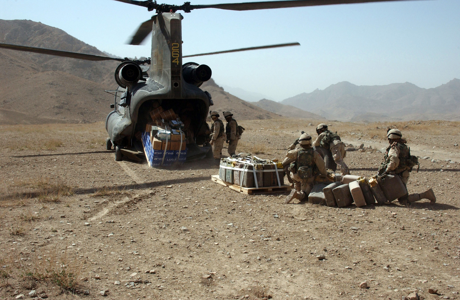 U.S. Army Soldiers, Bravo Company, 2nd Battalion, 35th Infantry ...