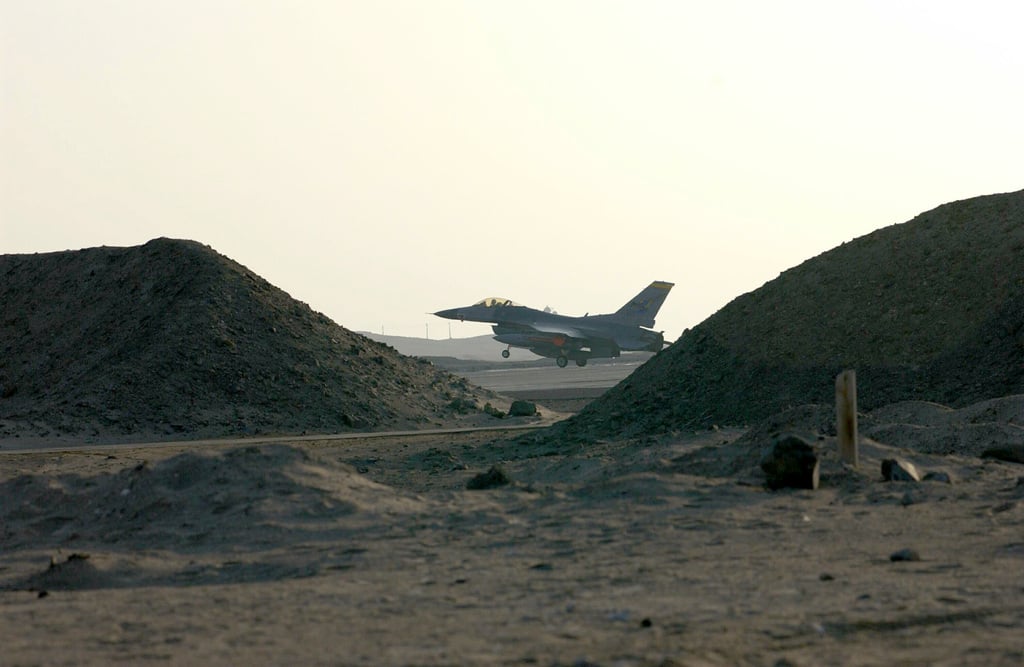 A U.S. Air Force F-16 Fighting Falcon fighter aircraft, 150th Fighter ...