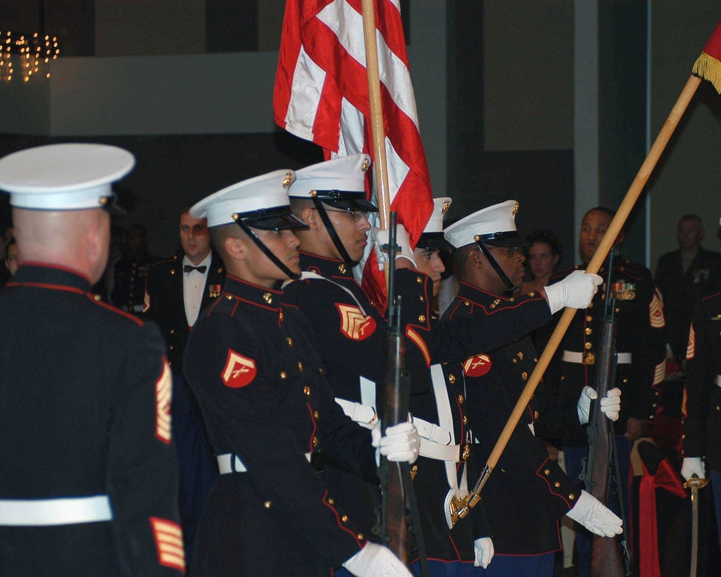 Корпус морской пехоты США (USMC) Color Guard, Marine Wing Headquarters ...